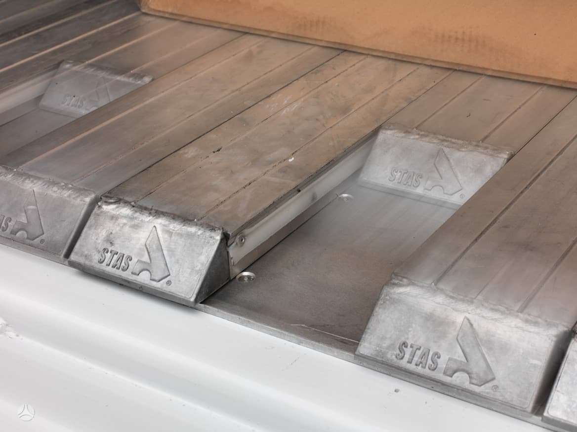Stas CargoFloor, su slankiojančiomis grindimis