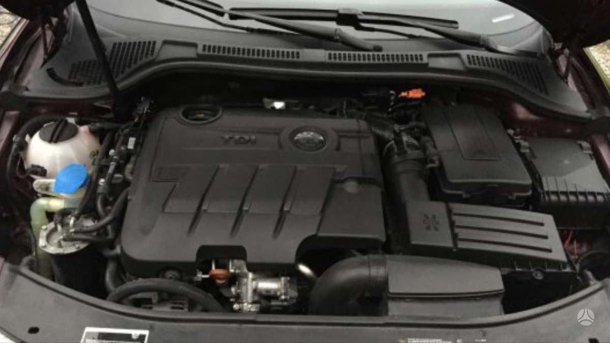 Skoda Superb dalimis