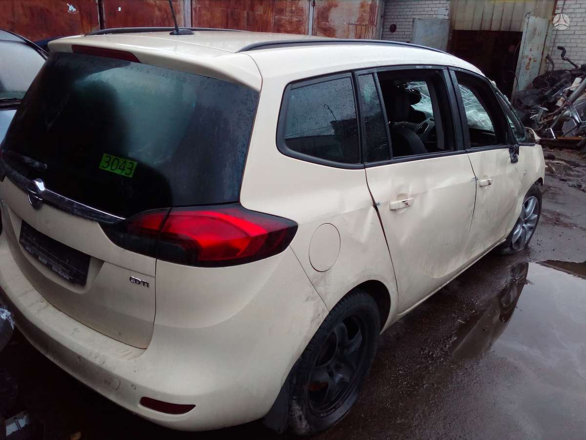 Opel Zafira Tourer dalimis