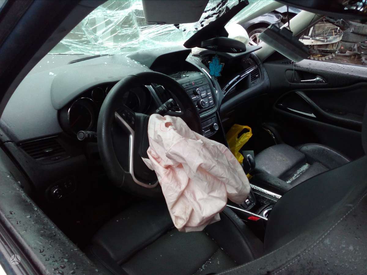 Opel Zafira Tourer dalimis