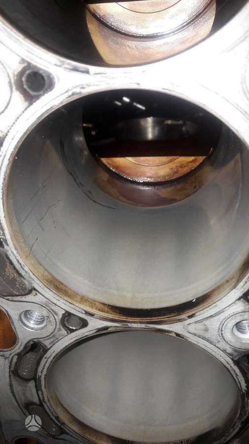BMW X5, 448s2, variklio detalės