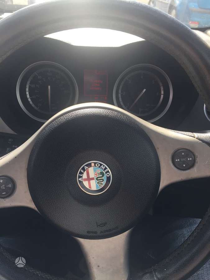 Alfa Romeo 159 dalimis