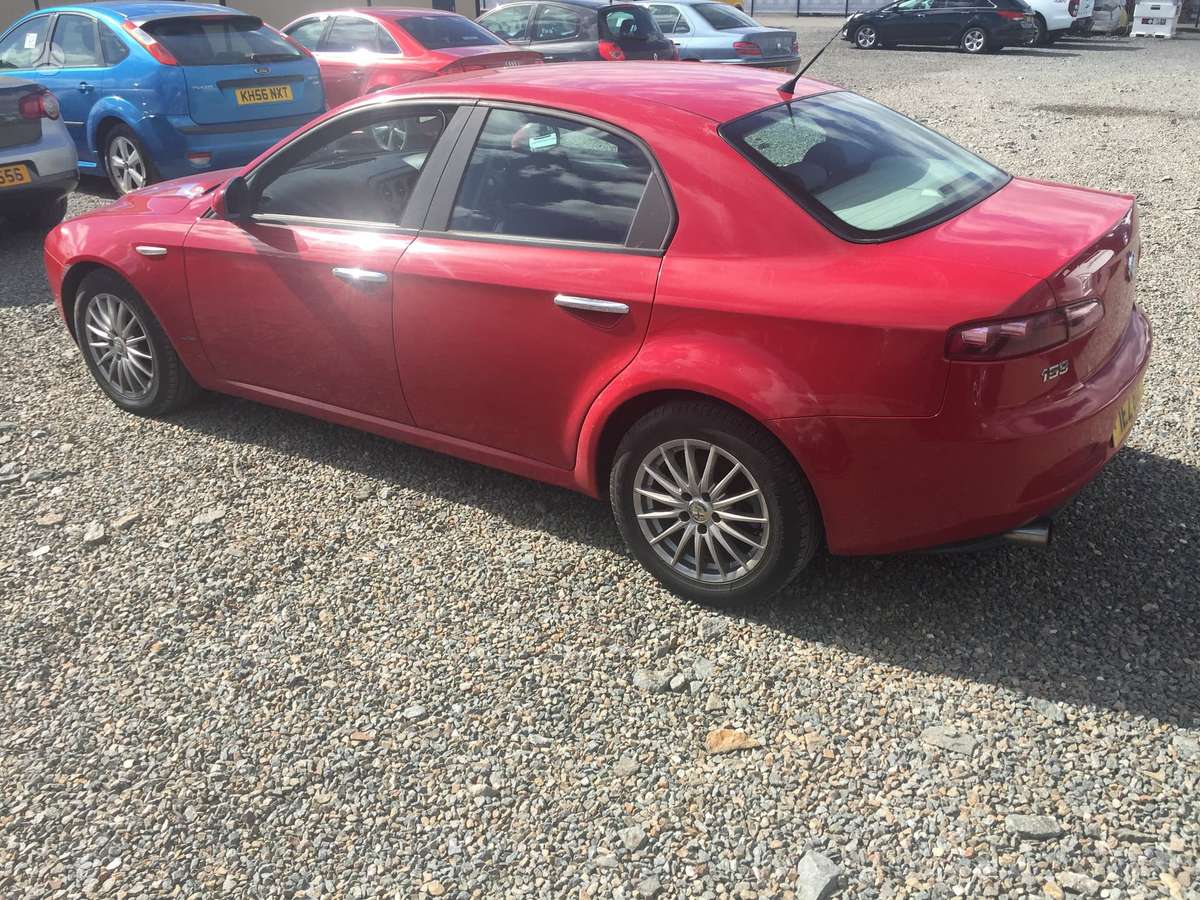 Alfa Romeo 159 dalimis
