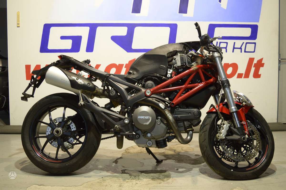 Ducati Monster, street / classic