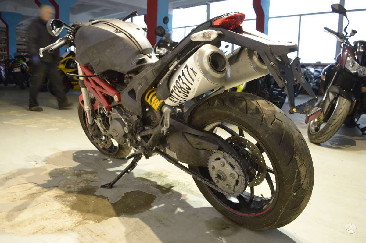 Ducati Monster, street / classic