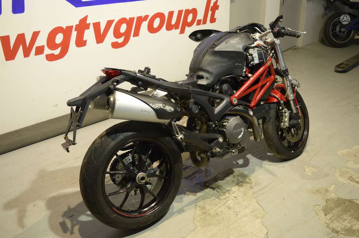 Ducati Monster, street / classic
