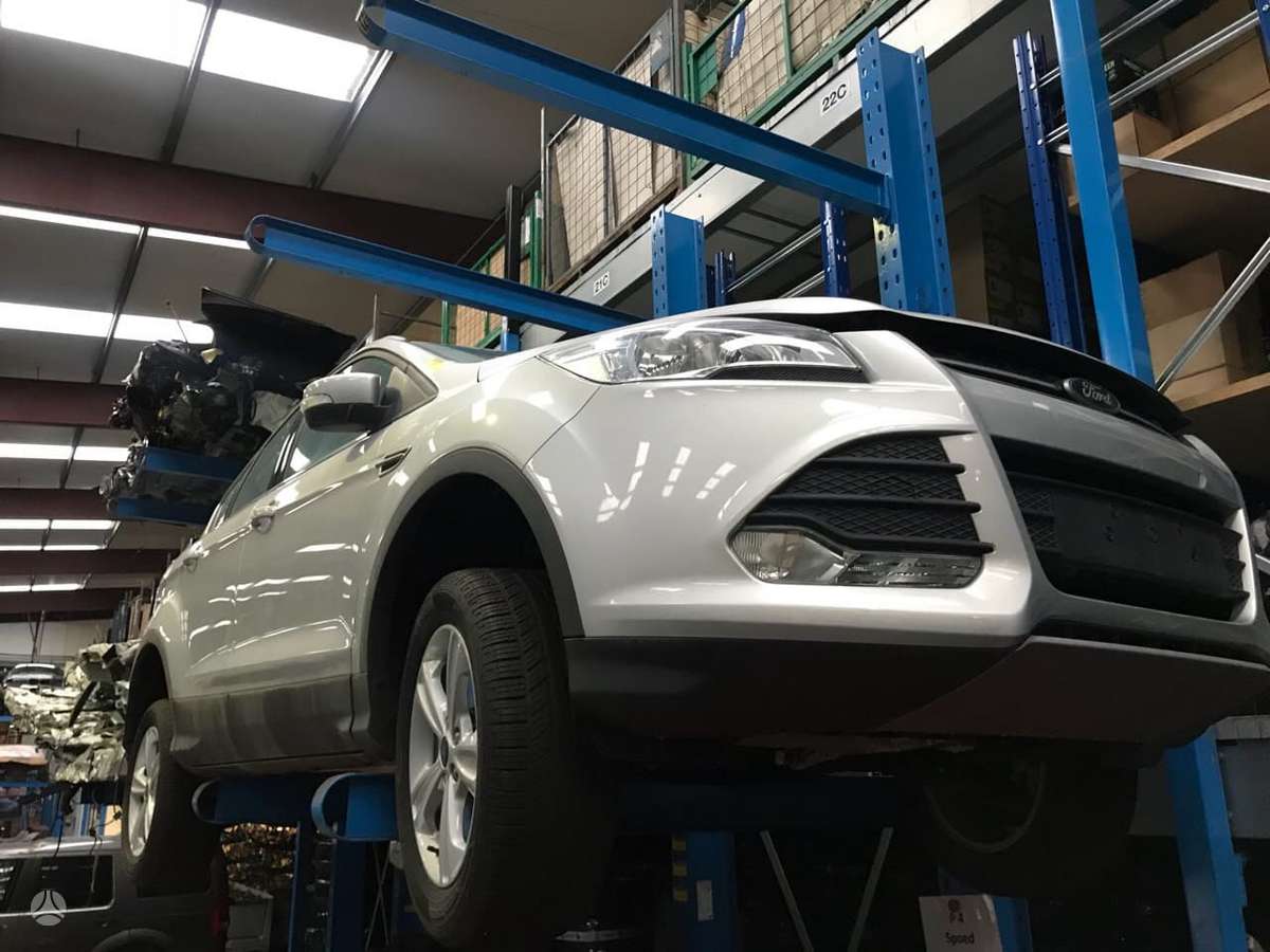Ford Kuga dalimis. Automobilis dalimis