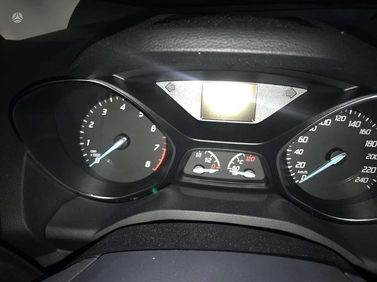 Ford Kuga dalimis. Automobilis dalimis