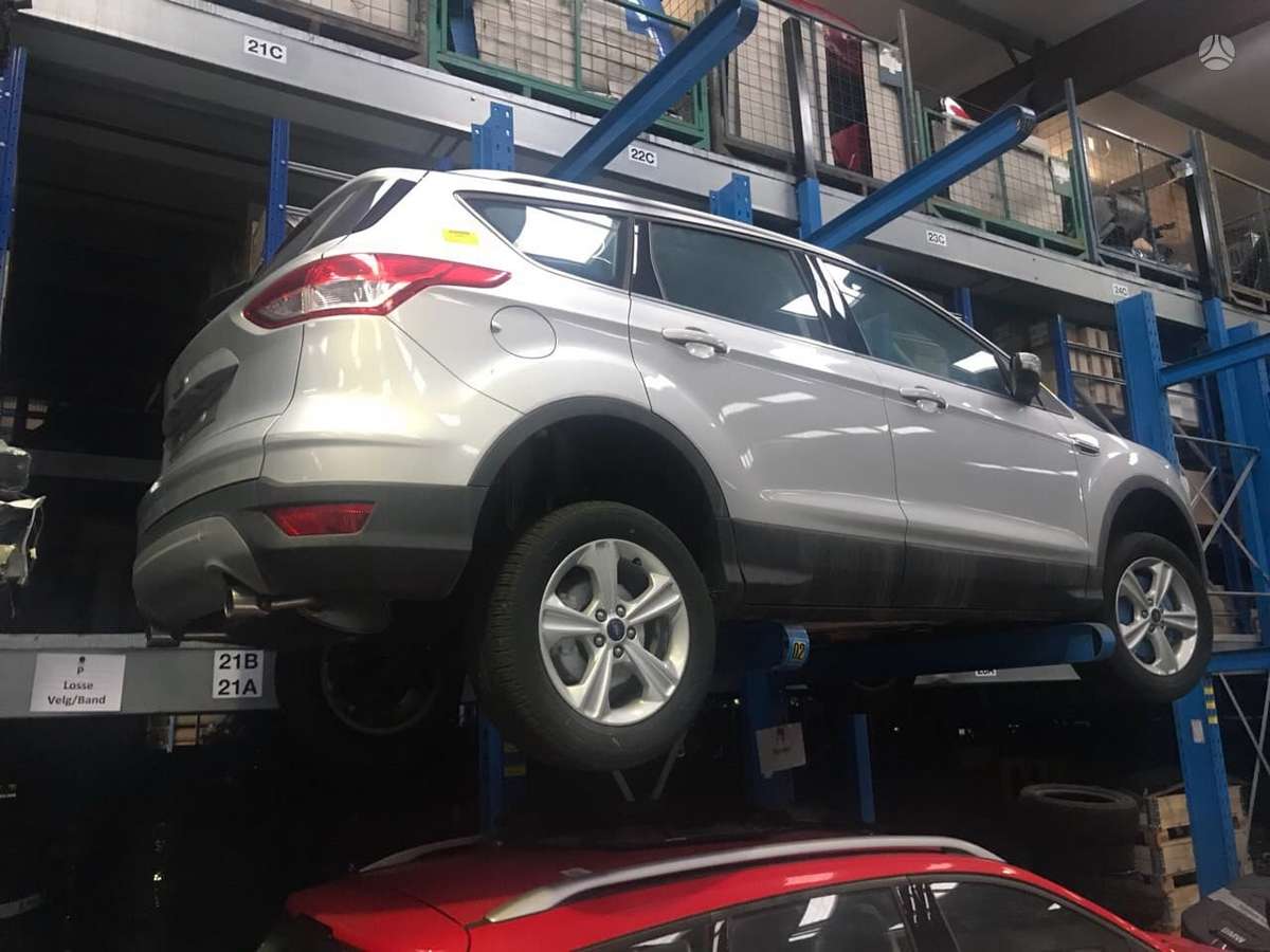 Ford Kuga dalimis. Automobilis dalimis