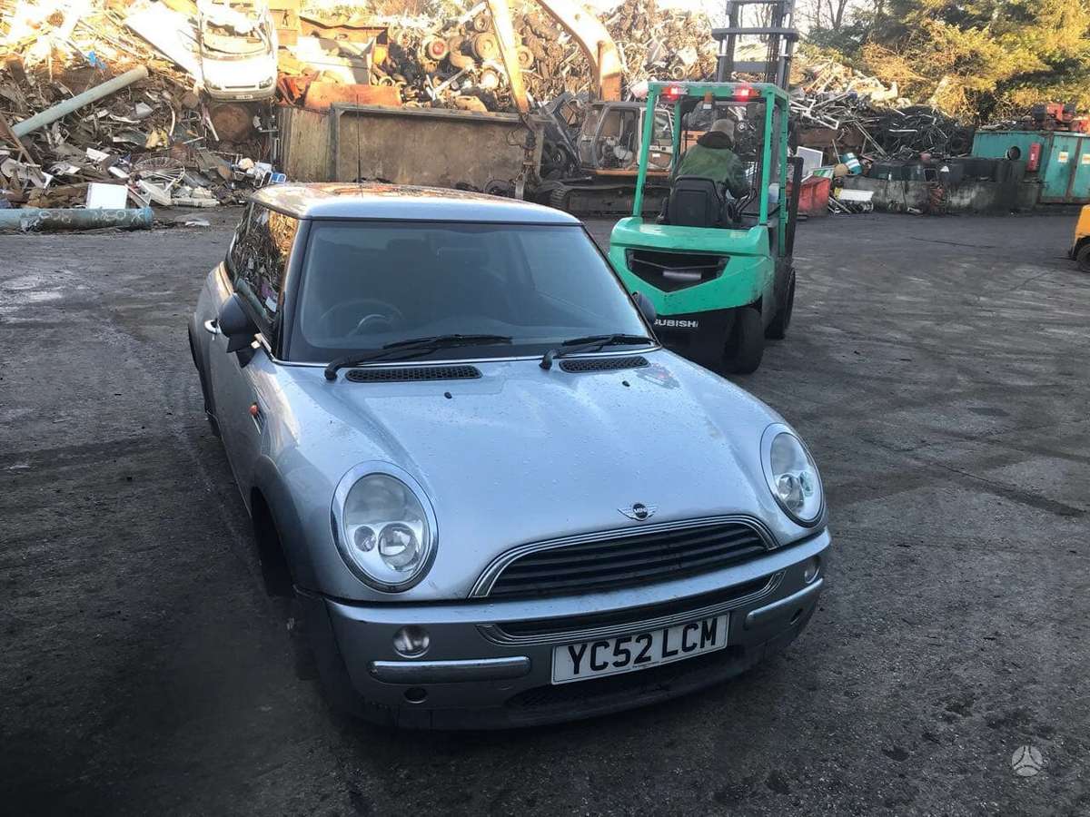 Mini Cooper dalimis