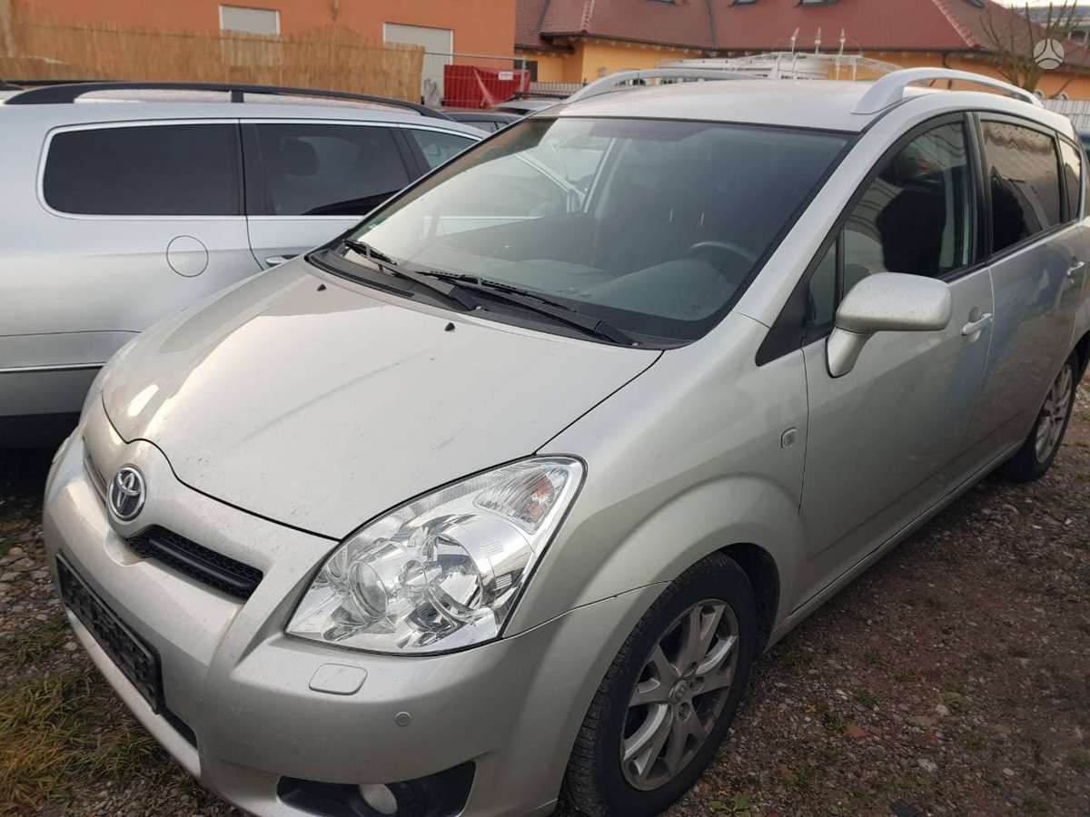 Toyota Corolla Verso по частям
