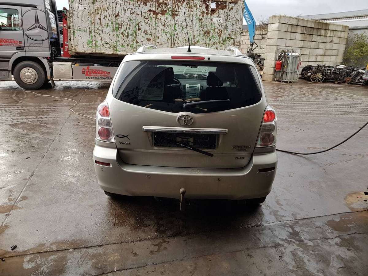 Toyota Corolla Verso dalimis