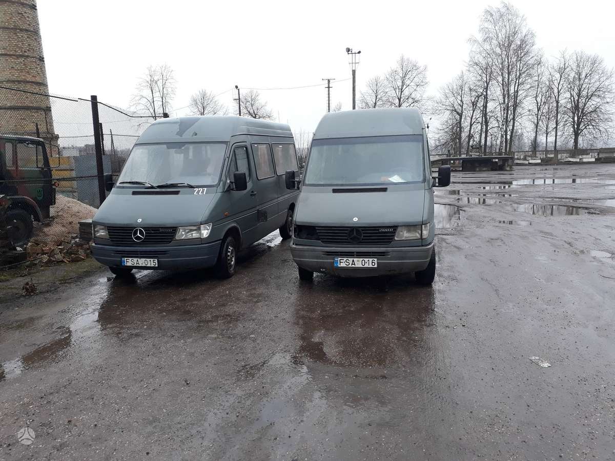 Mercedes-Benz 208D, passenger vans