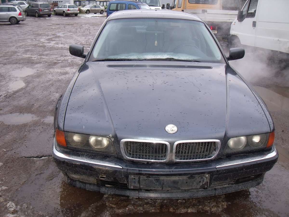 BMW 735 Dalimis
