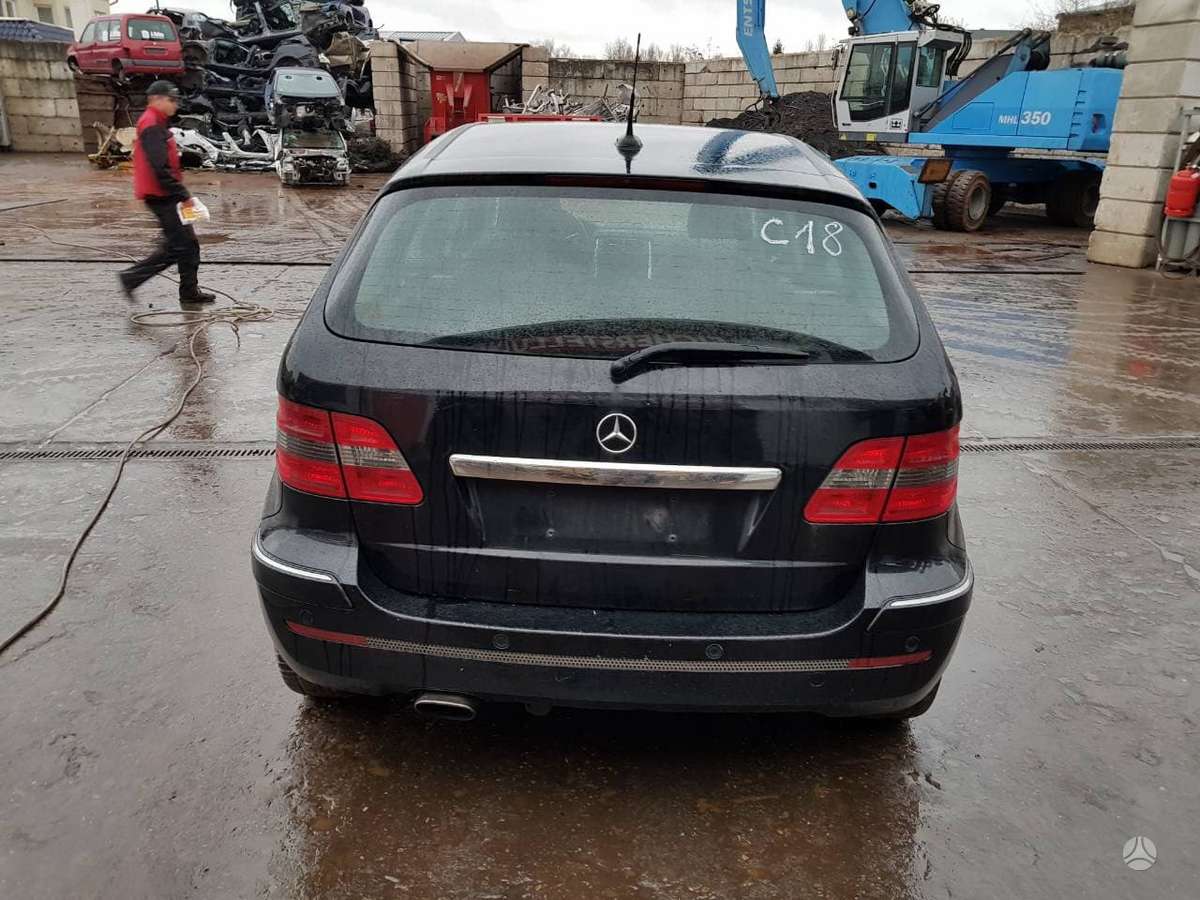 Mercedes-Benz B150 dalimis