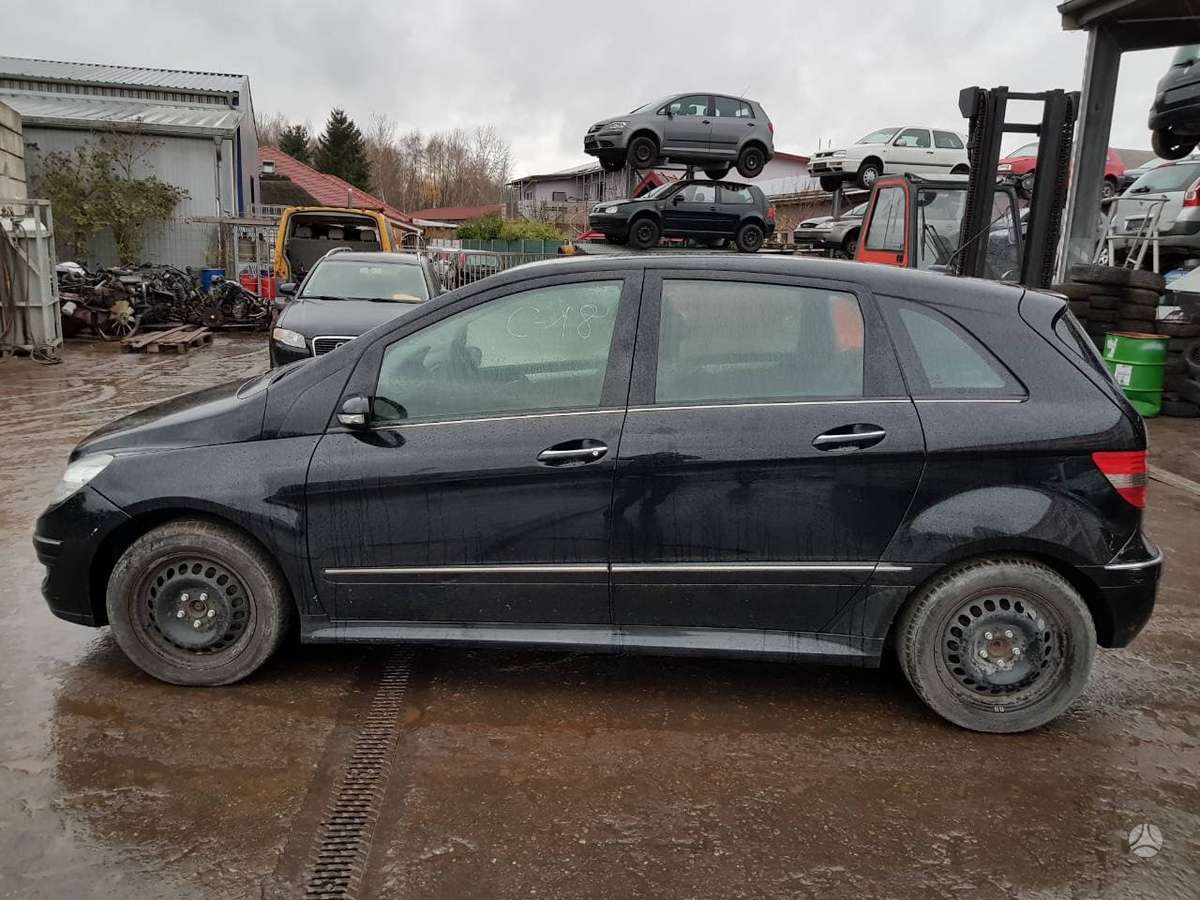 Mercedes-Benz B150 dalimis