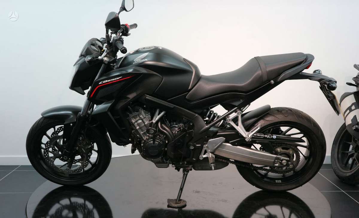Honda CB, street / classic