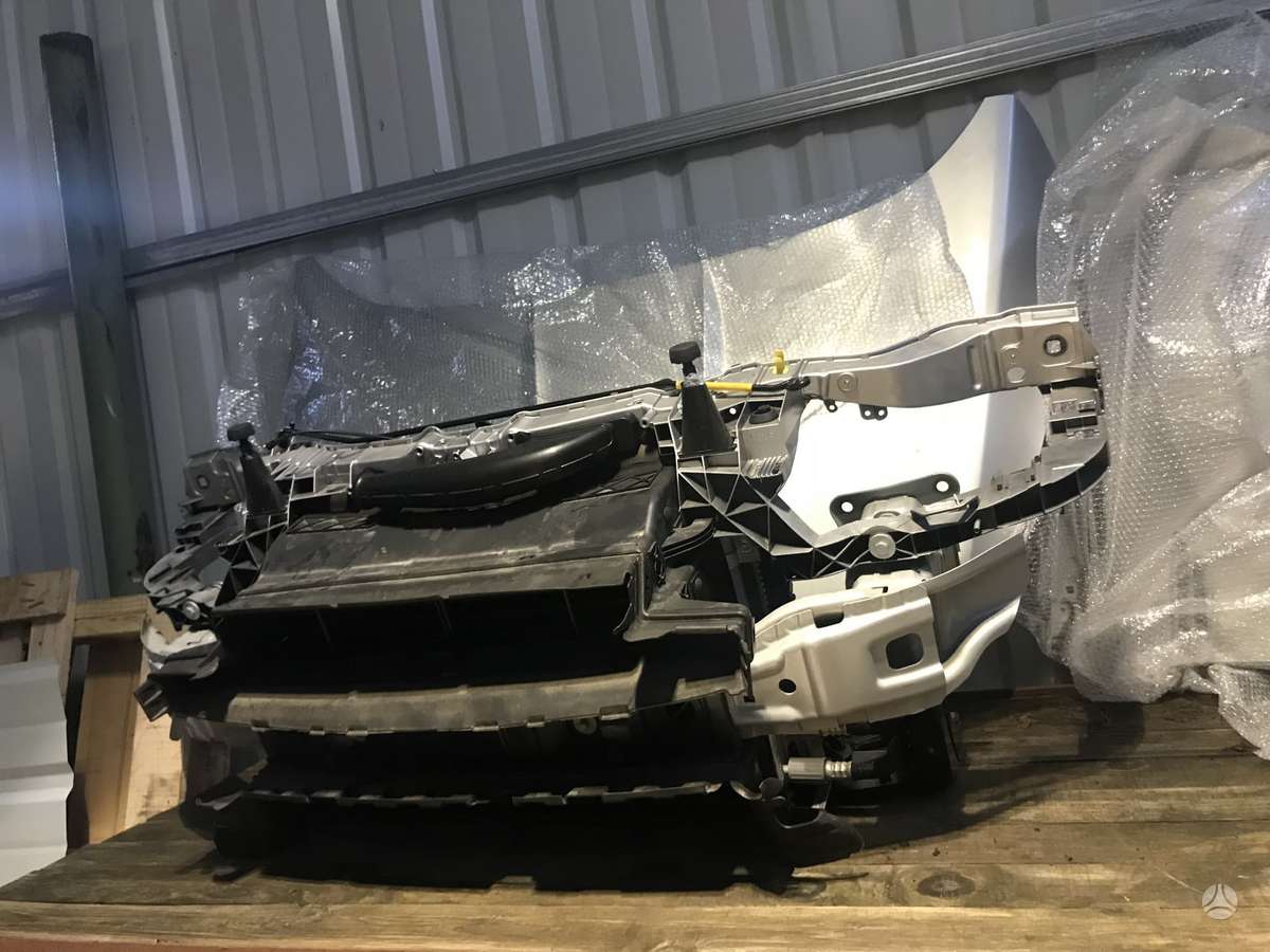 Ford Kuga dalimis. Automobilis dalimis