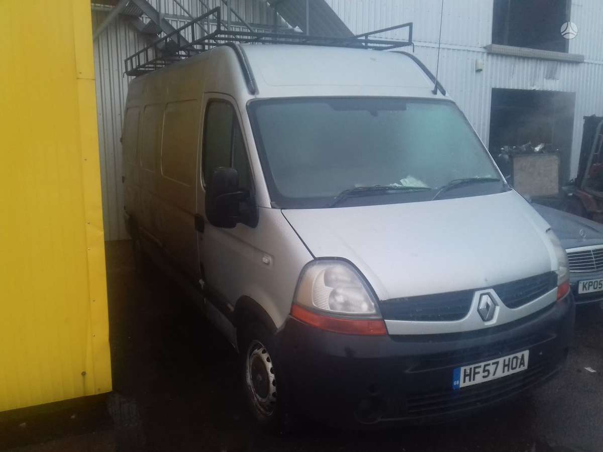 Renault Master, preču