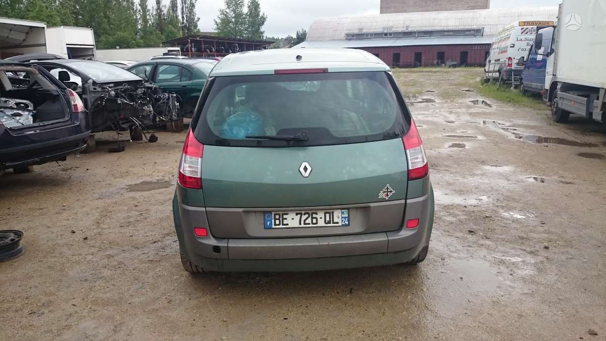 Renault Scenic dalimis. Variklio defektas