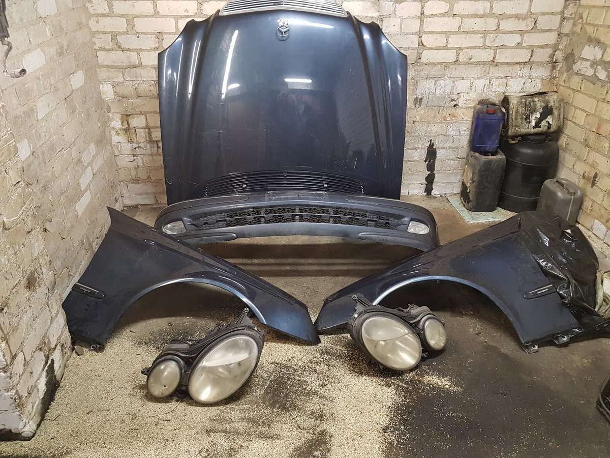 Mercedes-Benz 320