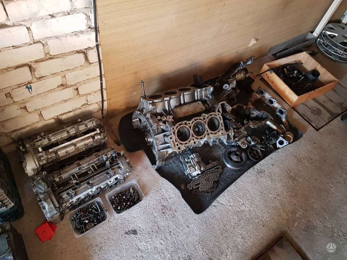 Mercedes-Benz E300 engine parts