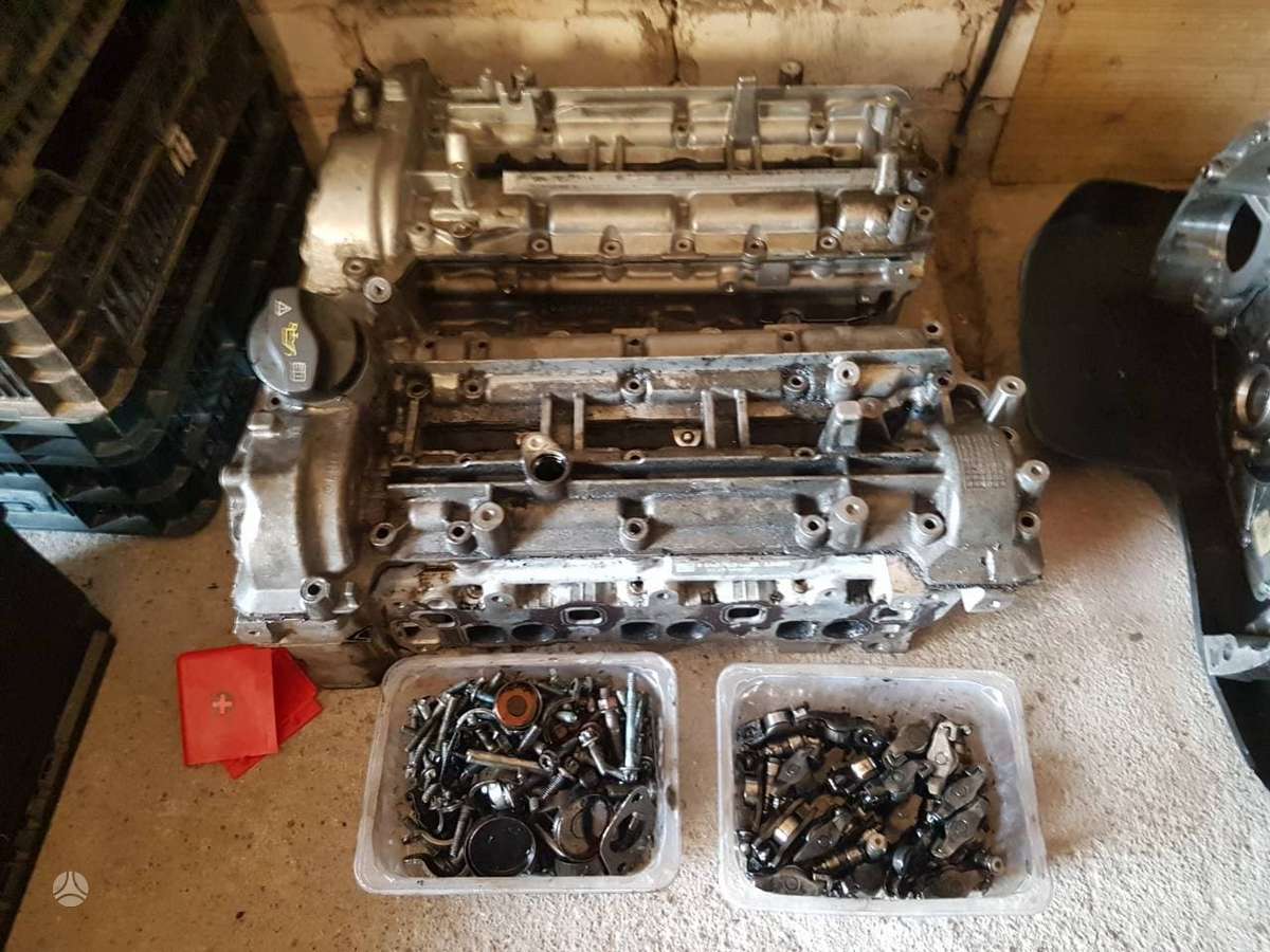 Mercedes-Benz E300 engine parts