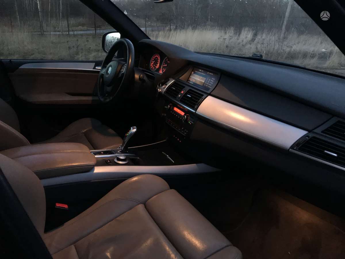 BMW X5 dalimis