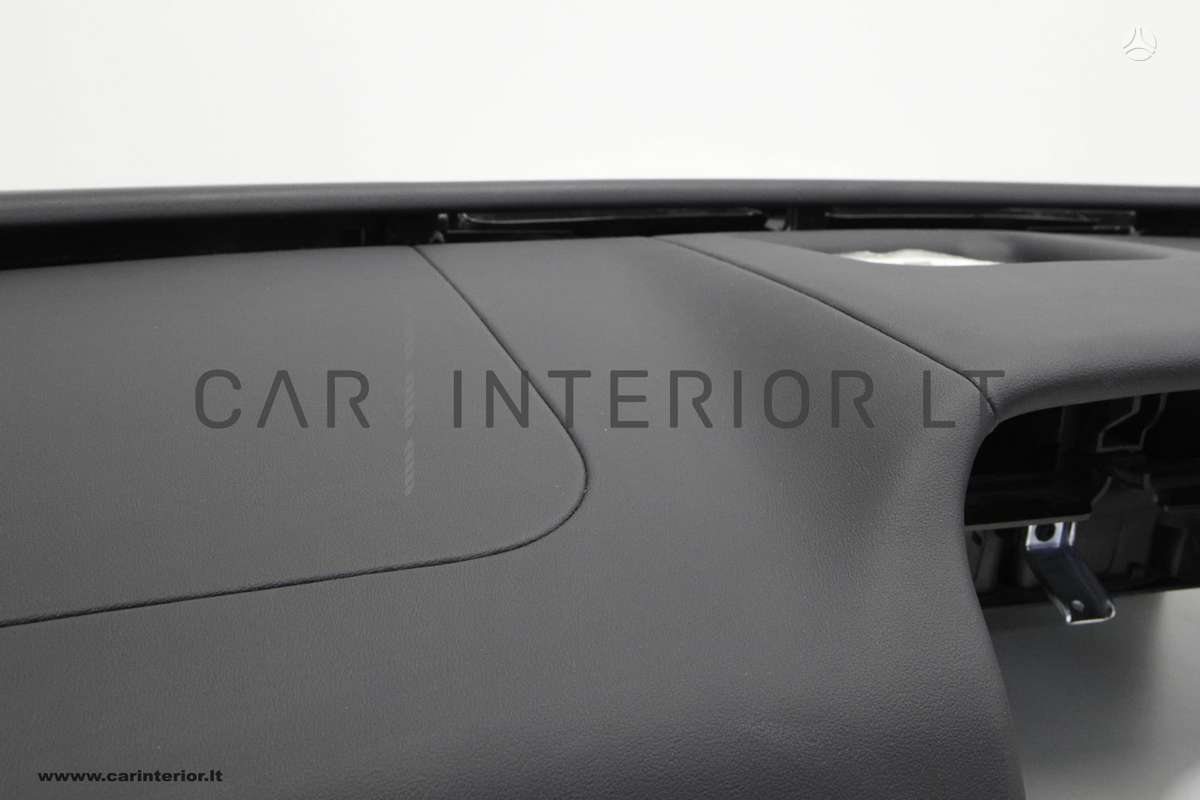 Jaguar XE детали салона