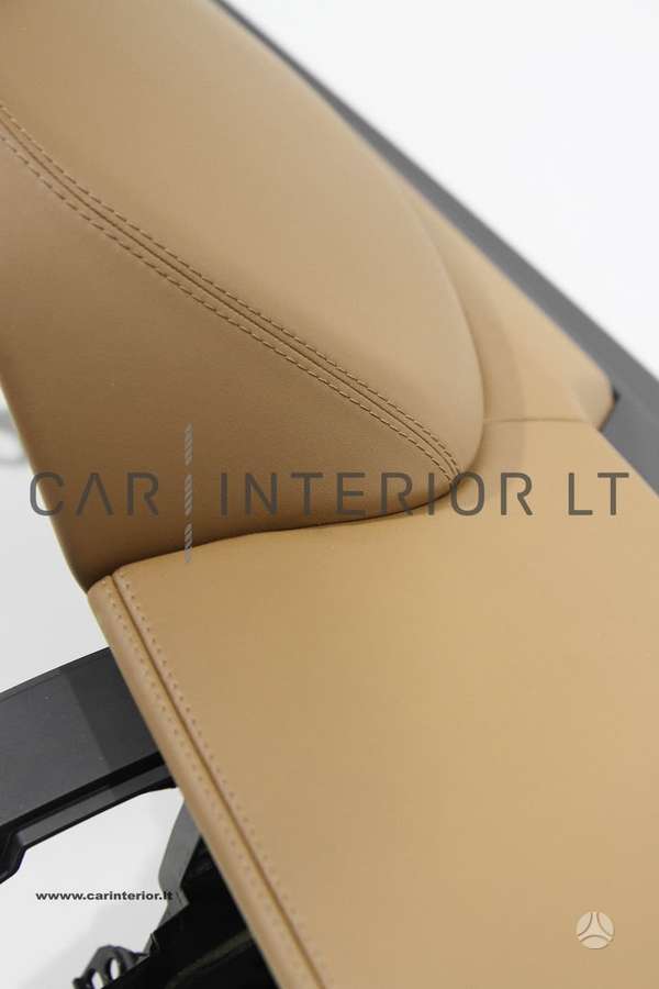 Land Rover Discovery salono detalės
