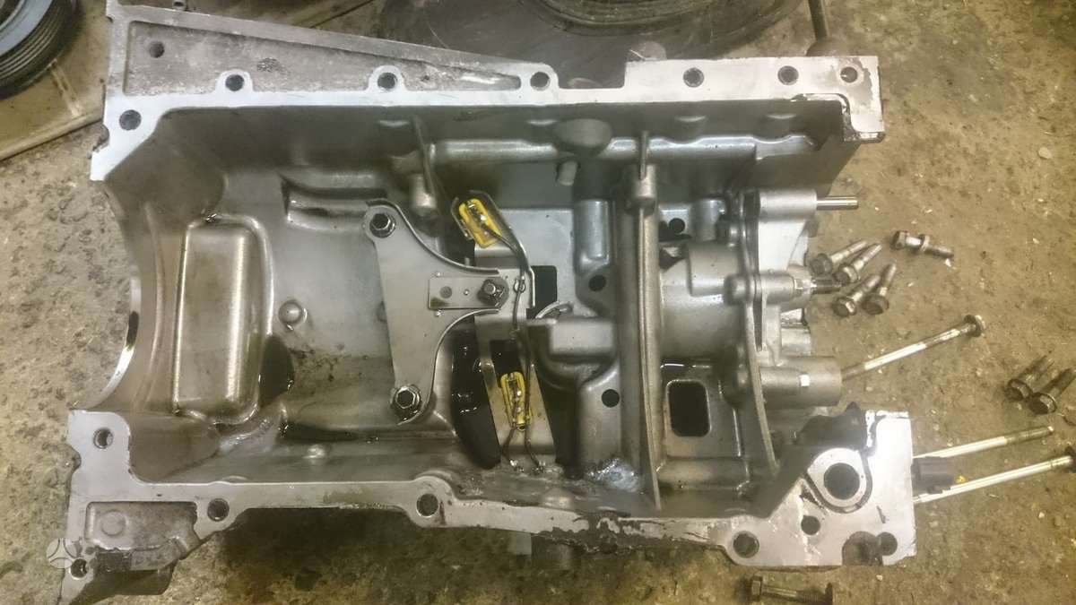 Toyota Yaris детали двигателя