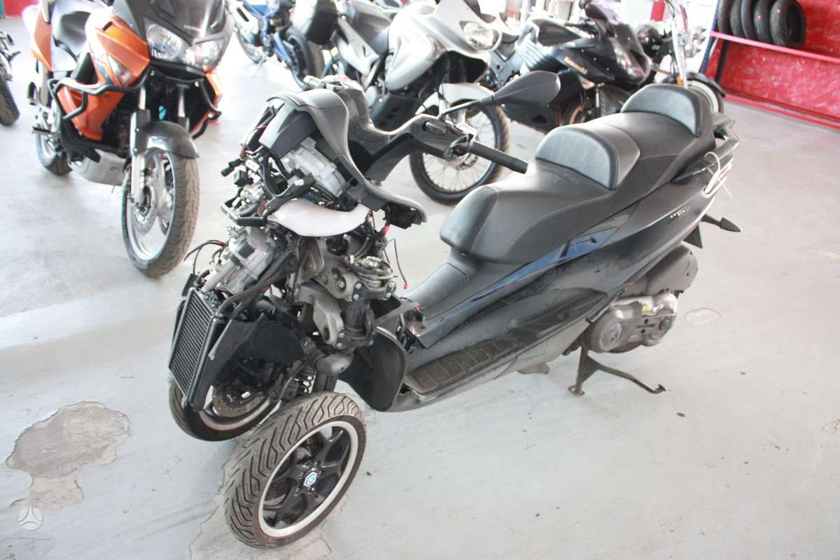 Piaggio MP3, motoroleriai / mopedai