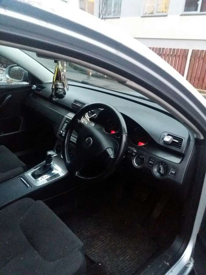 Volkswagen Passat dalimis. Is anglijos