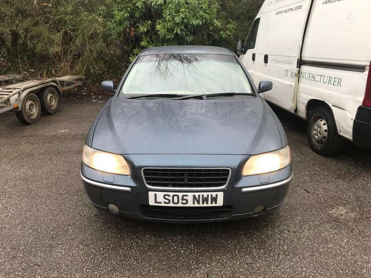 Volvo S60 for parts