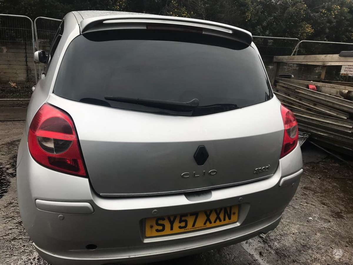 Renault Clio по частям