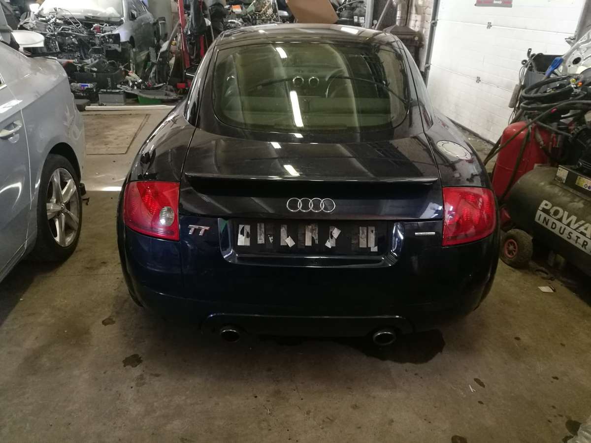 Audi TT dalimis