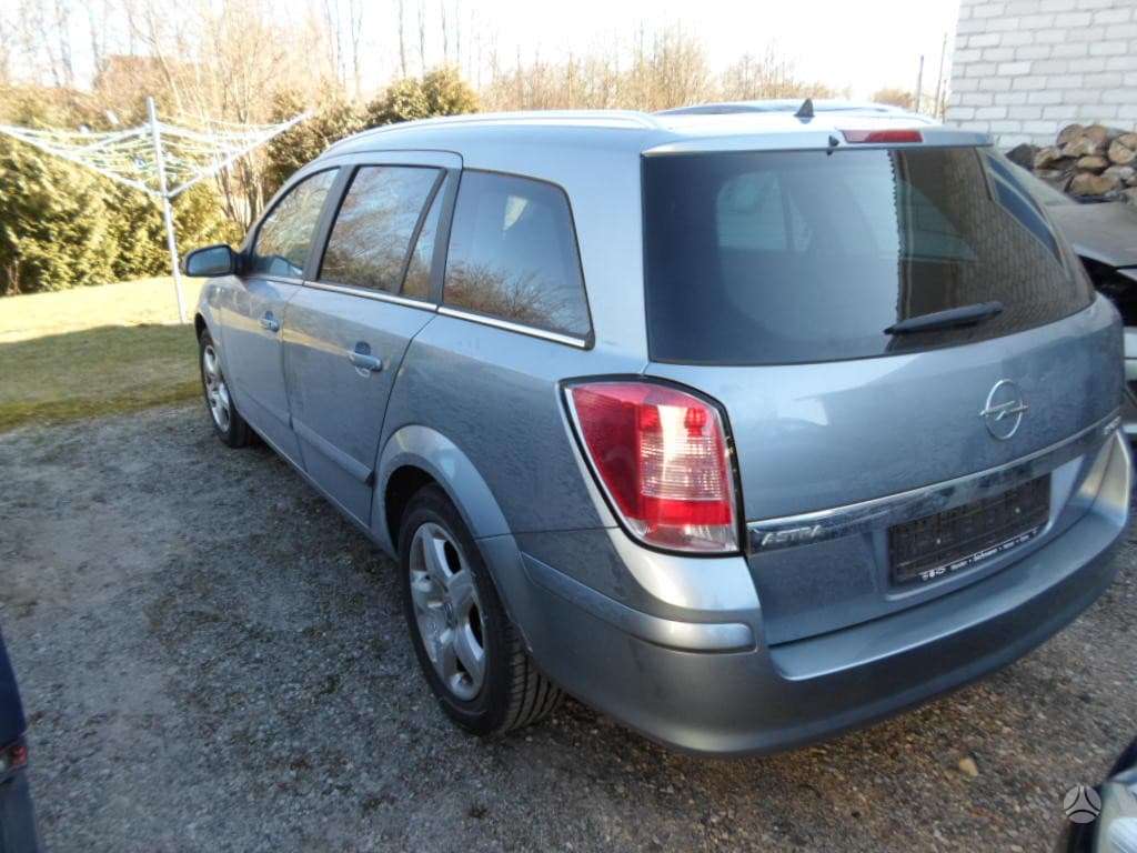 Opel Astra logu tīrītāji