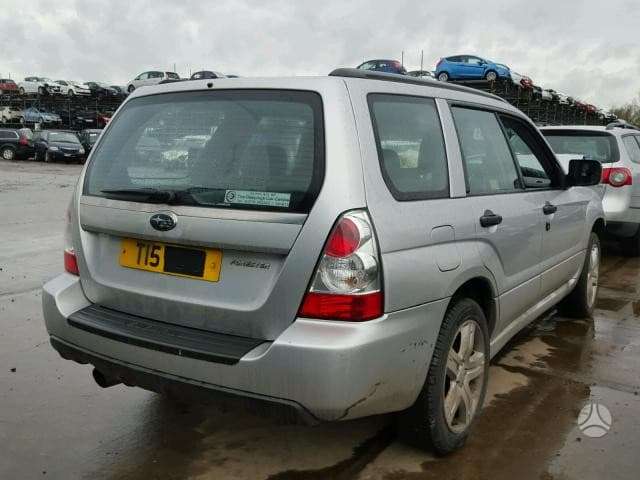 Subaru Forester dalimis