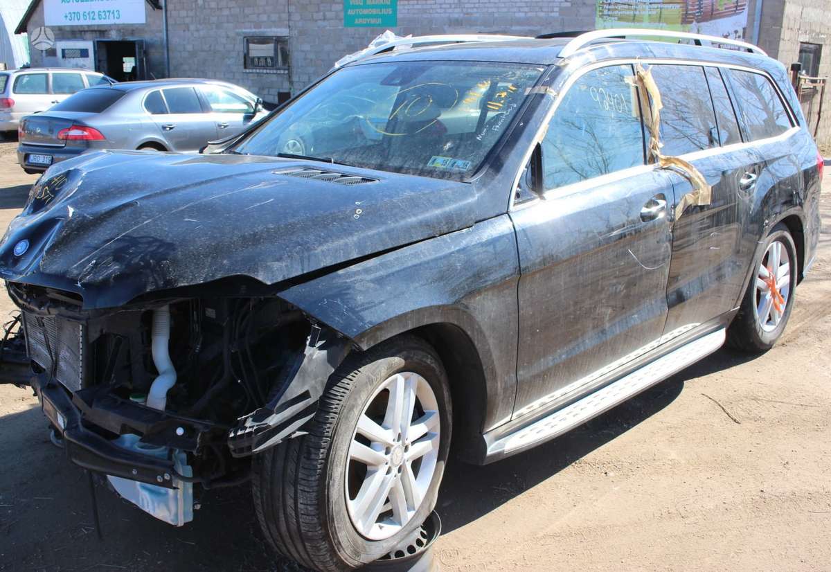 Mercedes-Benz GL450 dalimis