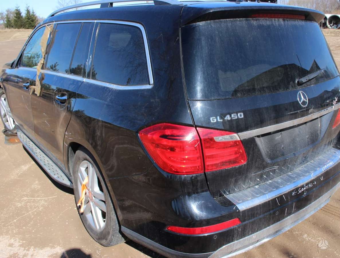 Mercedes-Benz GL450 dalimis