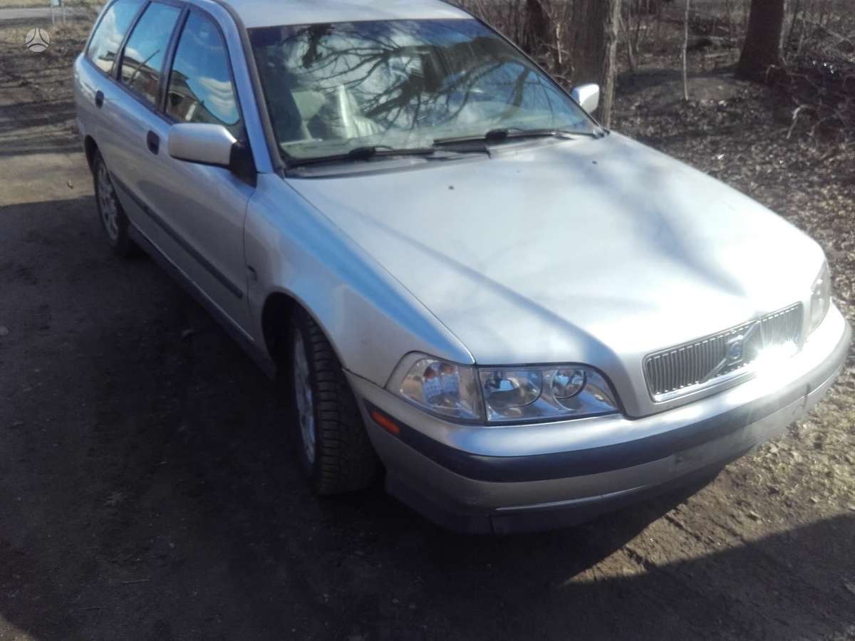 Volvo V40 по частям