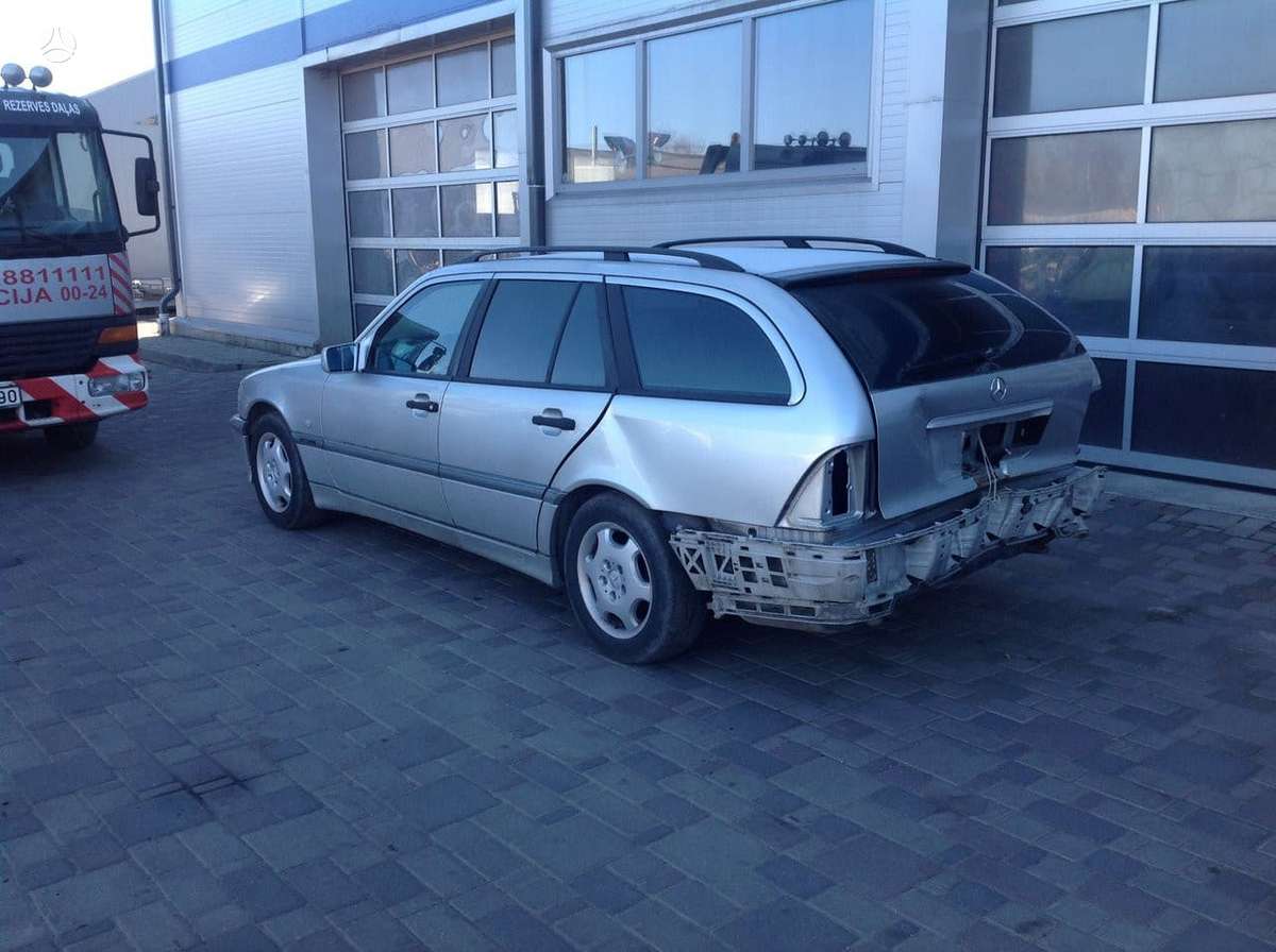 Mercedes-Benz C220