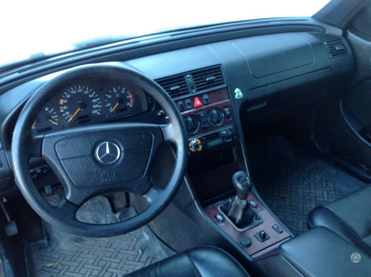 Mercedes-Benz C220