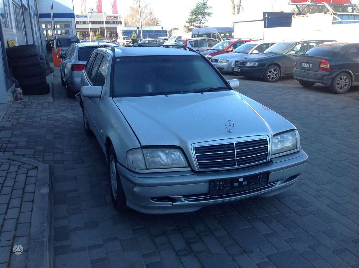 Mercedes-Benz C220