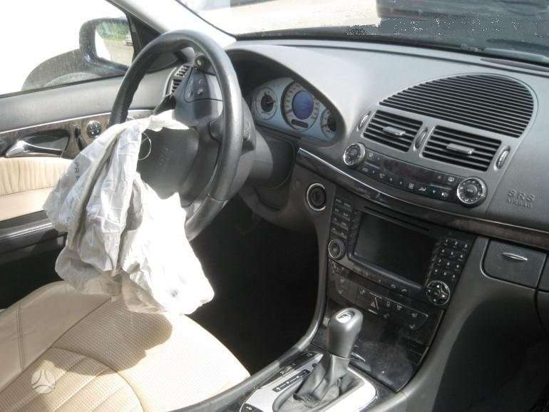 Mercedes-Benz E55 AMG