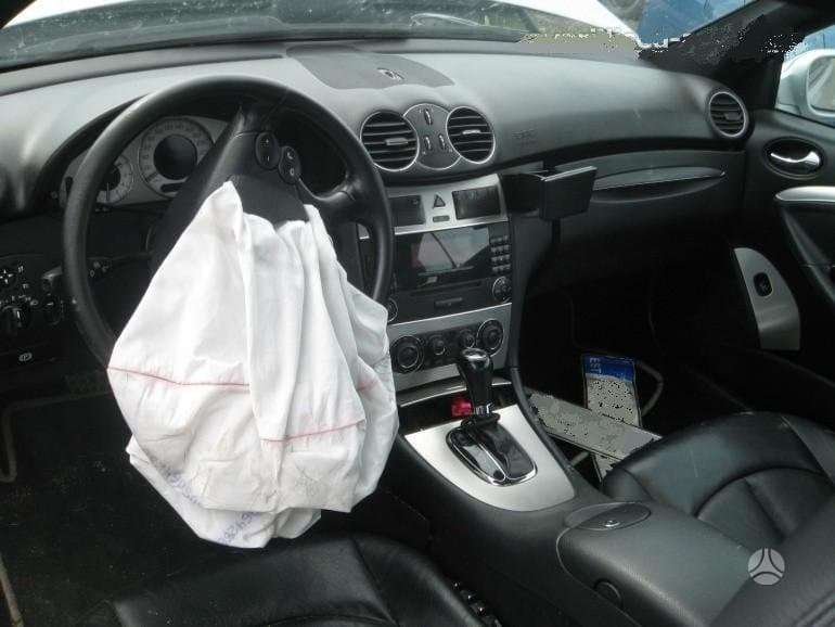Mercedes-Benz CLK320