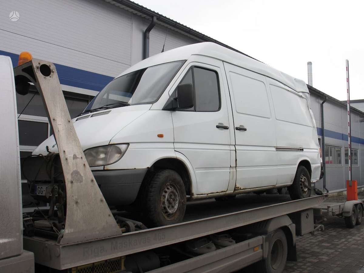 Mercedes-Benz Sprinter, cargo vans