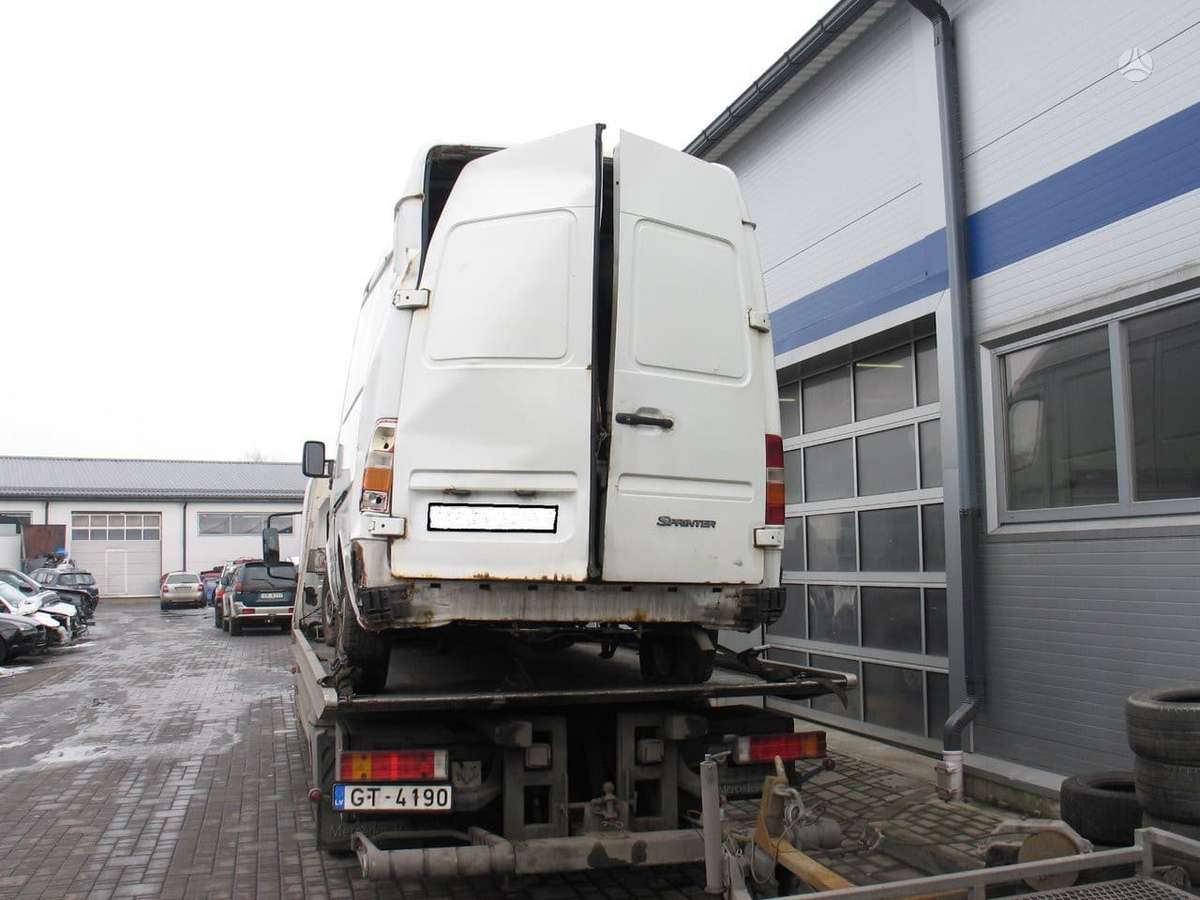 Mercedes-Benz Sprinter, preču