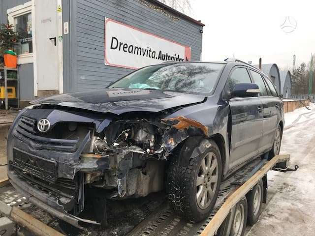 Toyota Avensis dalimis