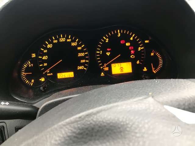 Toyota Avensis for parts